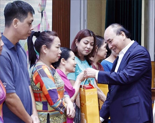 Chủ tịch nước Nguyễn Xuân Phúc dự Ngày hội Đại đoàn kết toàn dân tộc tại phường Điện Biên, Hà Nội